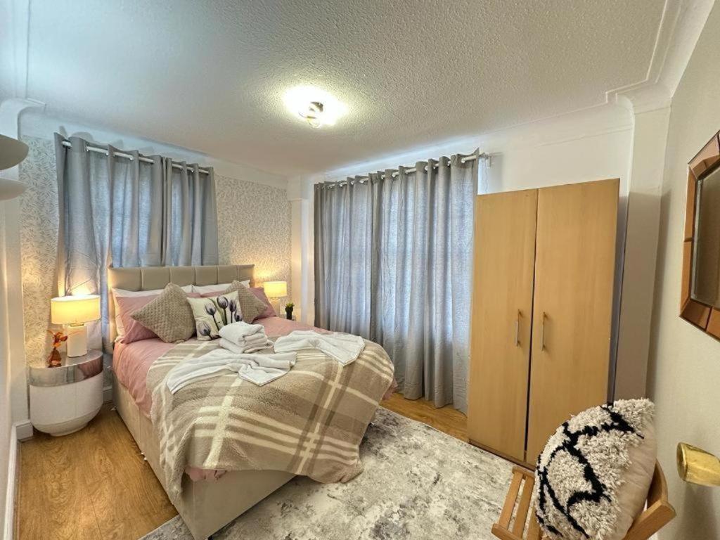 Three Bedroom Near Hyde Park * Londres
