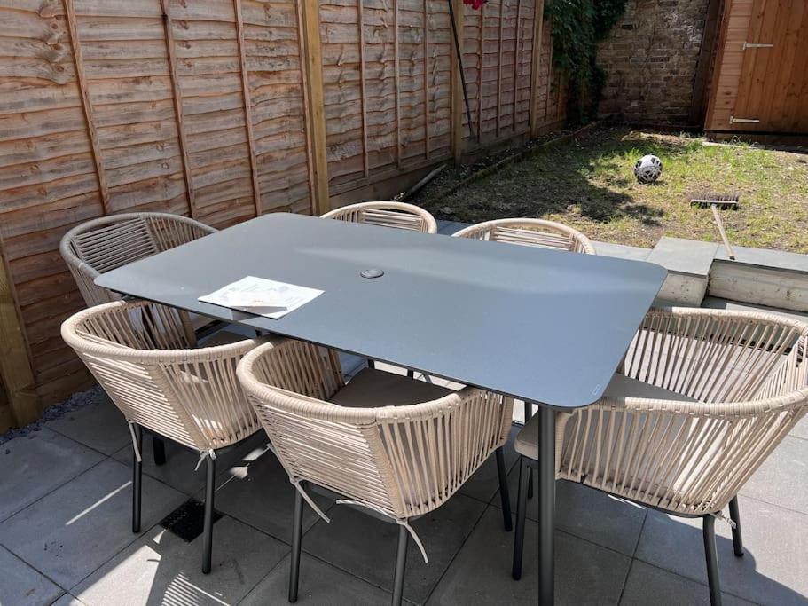 Unique And Stylish 2-bed Maisonette In Islington London