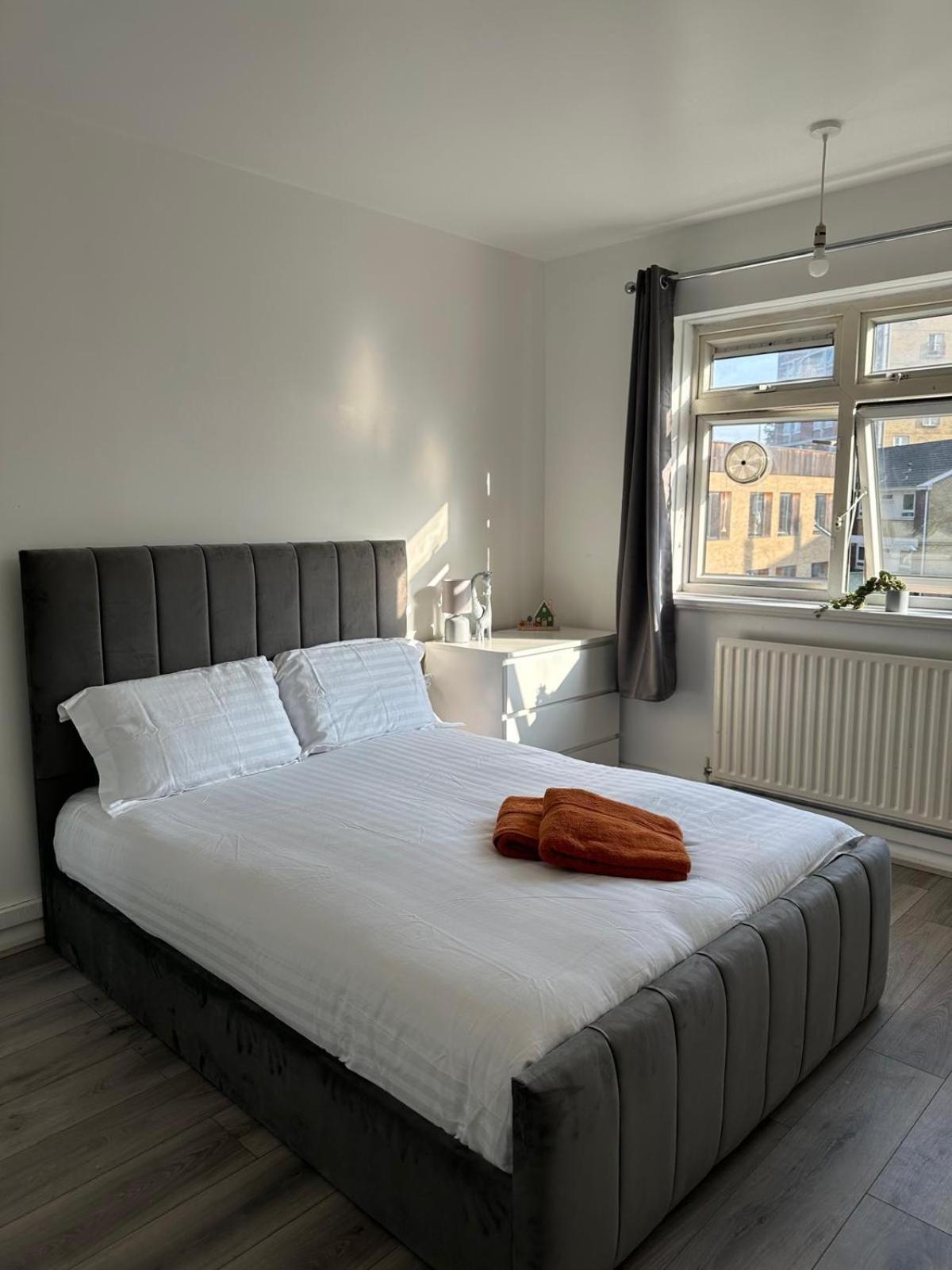 Hospedagem domiciliar Modern In A 4 Bedroom Flat In London, Shared Bathroom! Londres