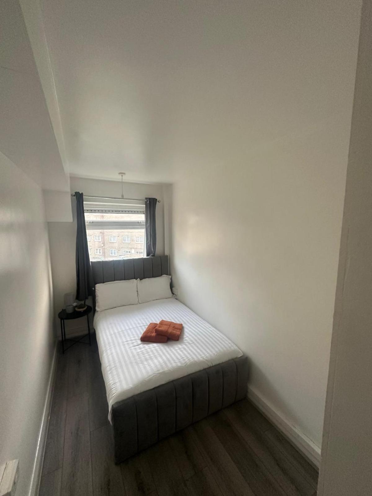 Hospedagem domiciliar Modern In A 4 Bedroom Flat In London, Shared Bathroom!