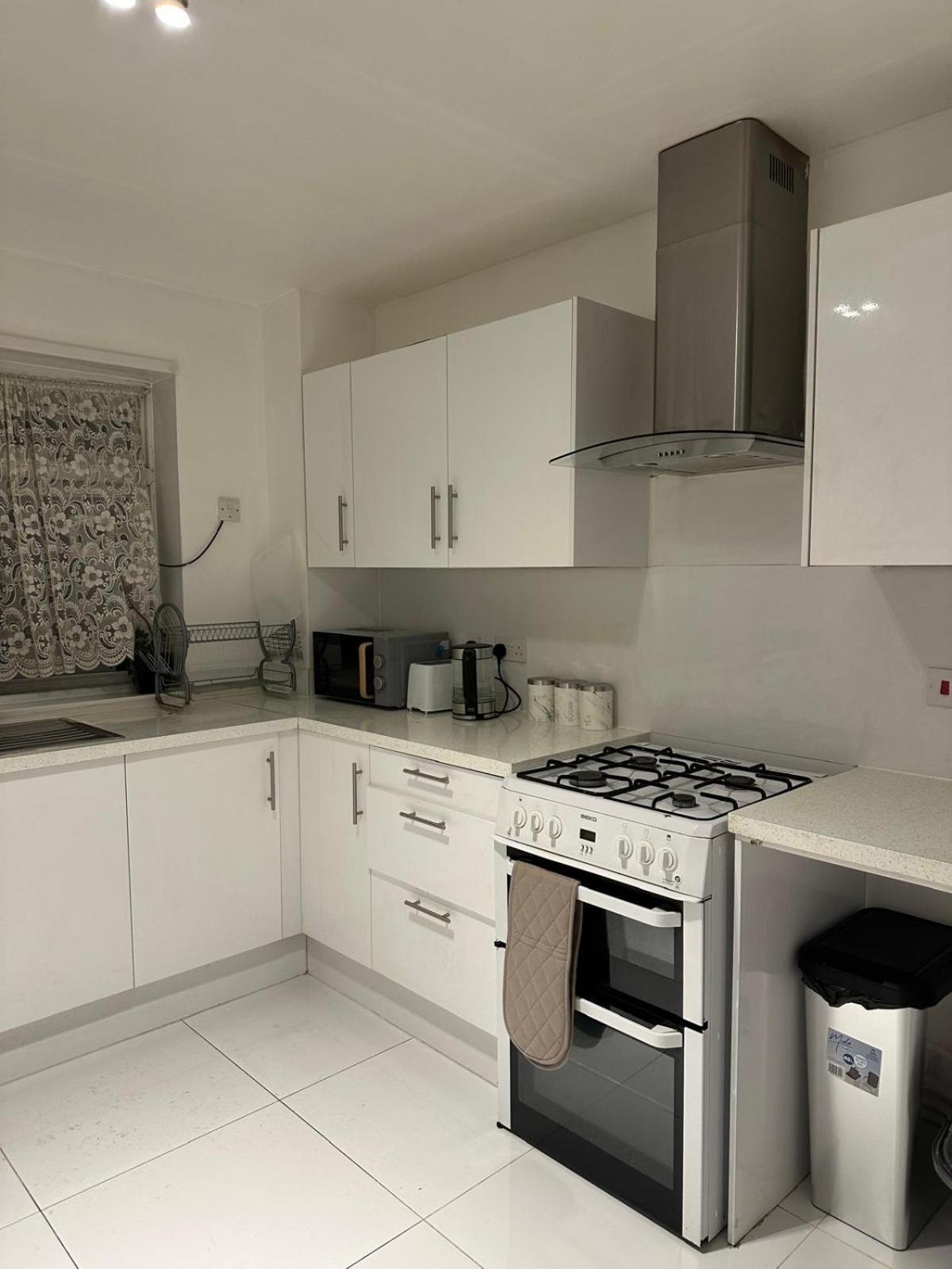 Modern In A 4 Bedroom Flat In London, Shared Bathroom! Hospedagem domiciliar Londres