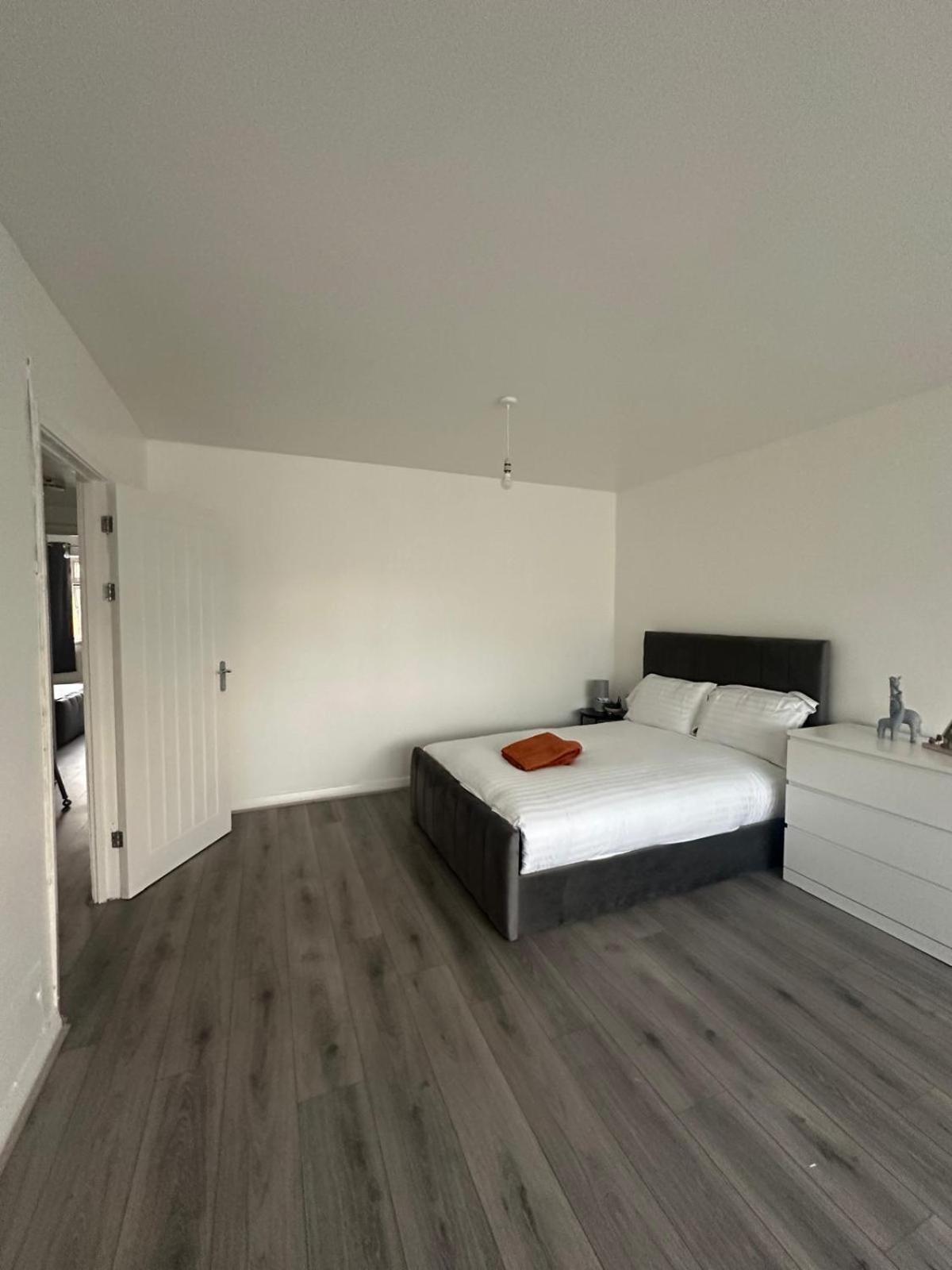 Modern In A 4 Bedroom Flat In London, Shared Bathroom! Hospedagem domiciliar