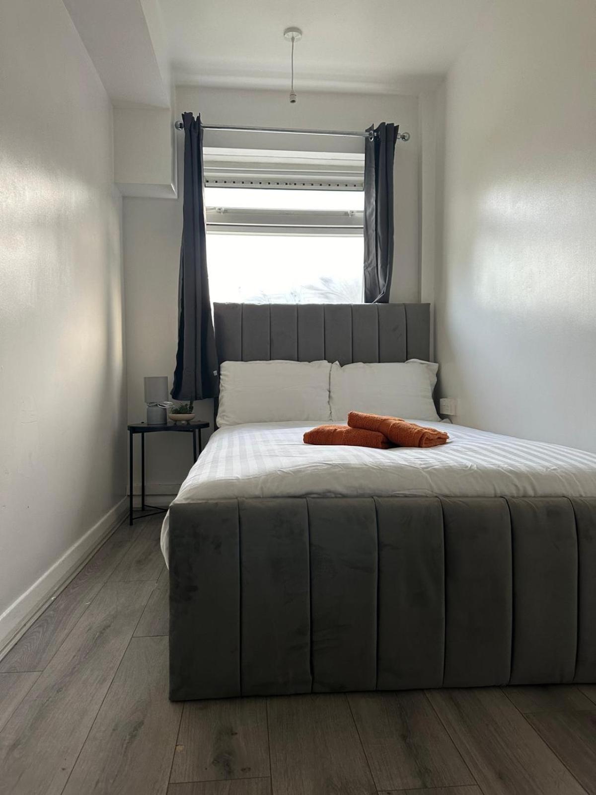 Hospedagem domiciliar Modern In A 4 Bedroom Flat In London, Shared Bathroom!