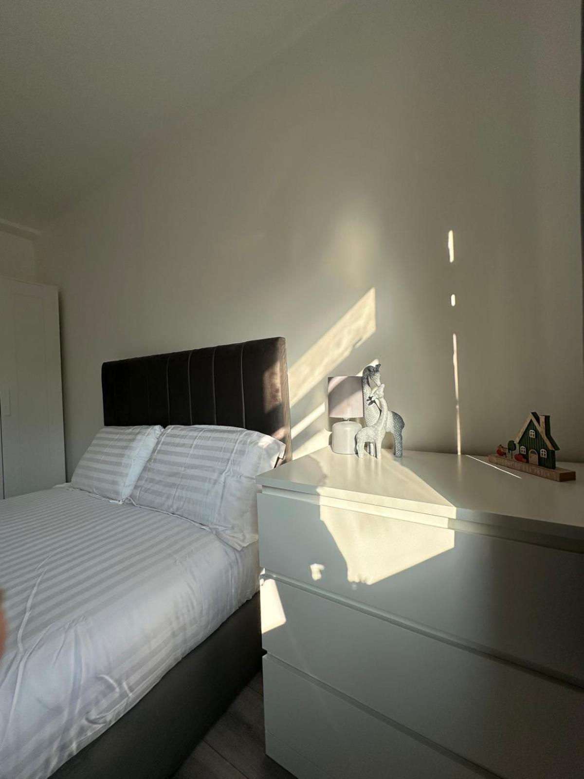 Hospedagem domiciliar Modern In A 4 Bedroom Flat In London, Shared Bathroom! *