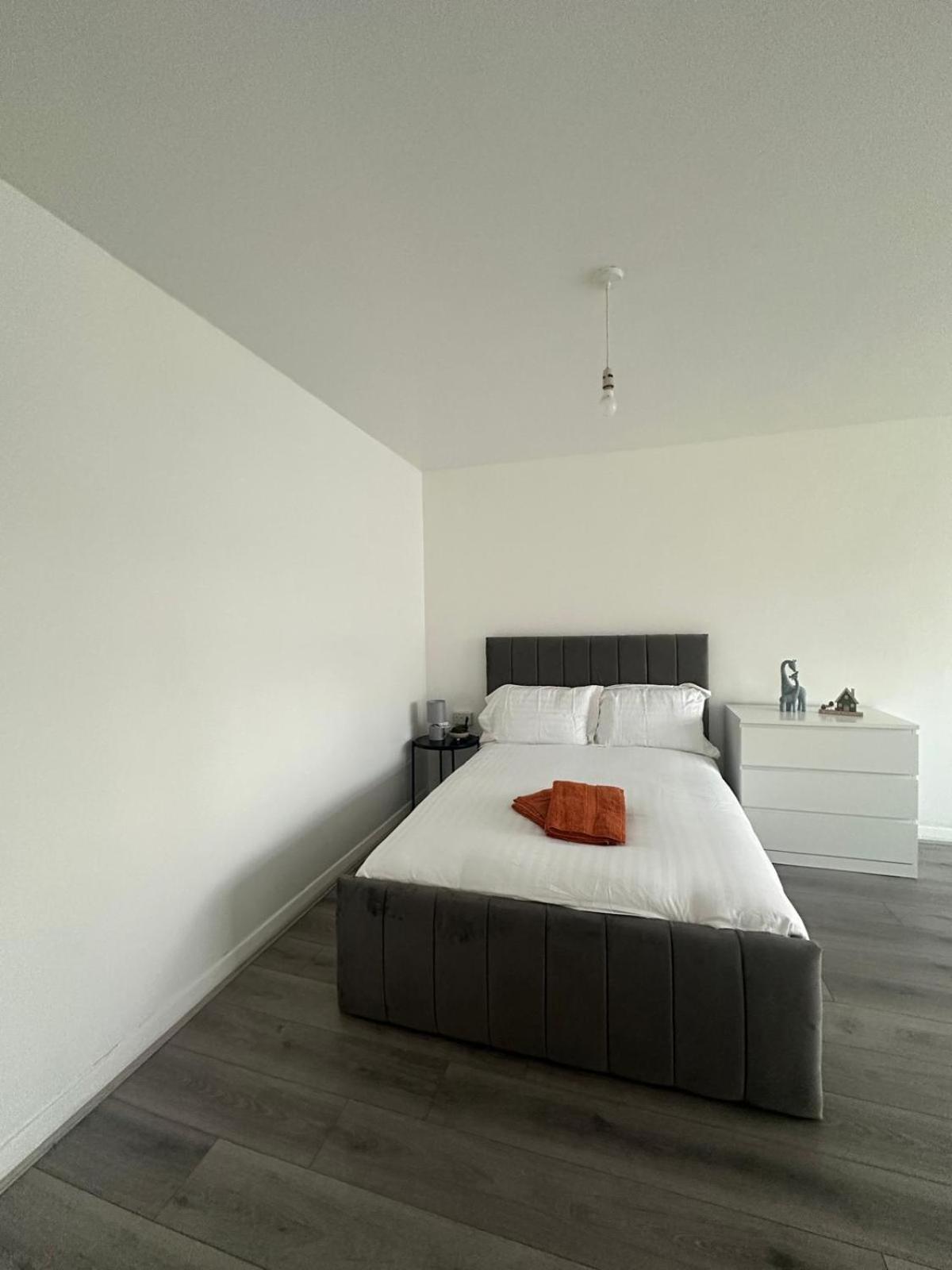 Modern In A 4 Bedroom Flat In London, Shared Bathroom! Hospedagem domiciliar *