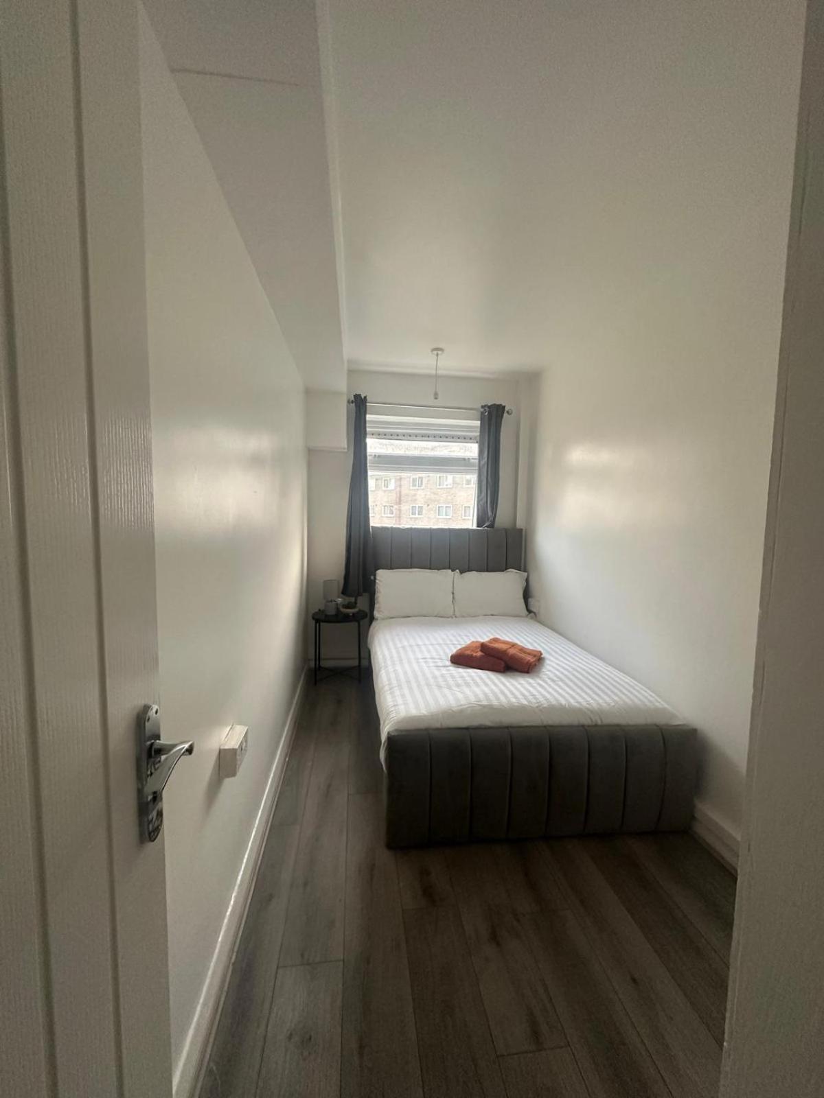 Hospedagem domiciliar Modern In A 4 Bedroom Flat In London, Shared Bathroom!