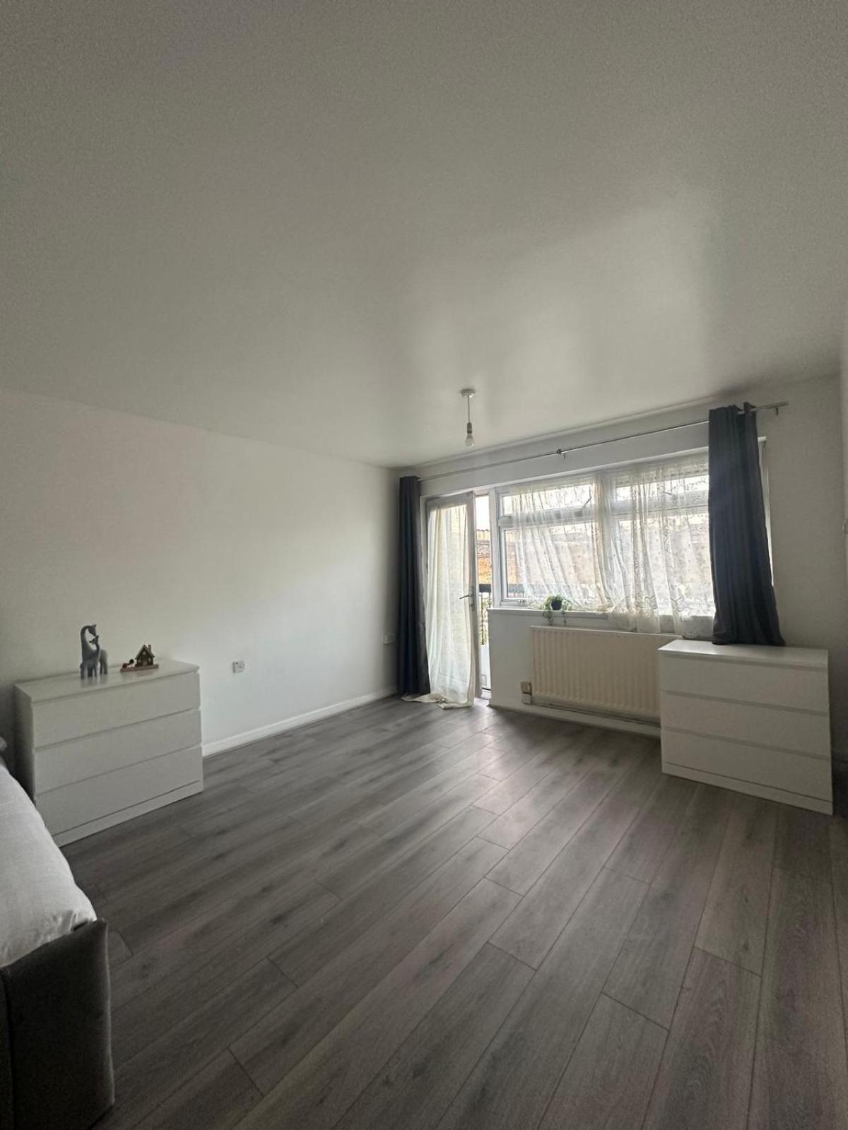 Modern In A 4 Bedroom Flat In London, Shared Bathroom! Hospedagem domiciliar Londres
