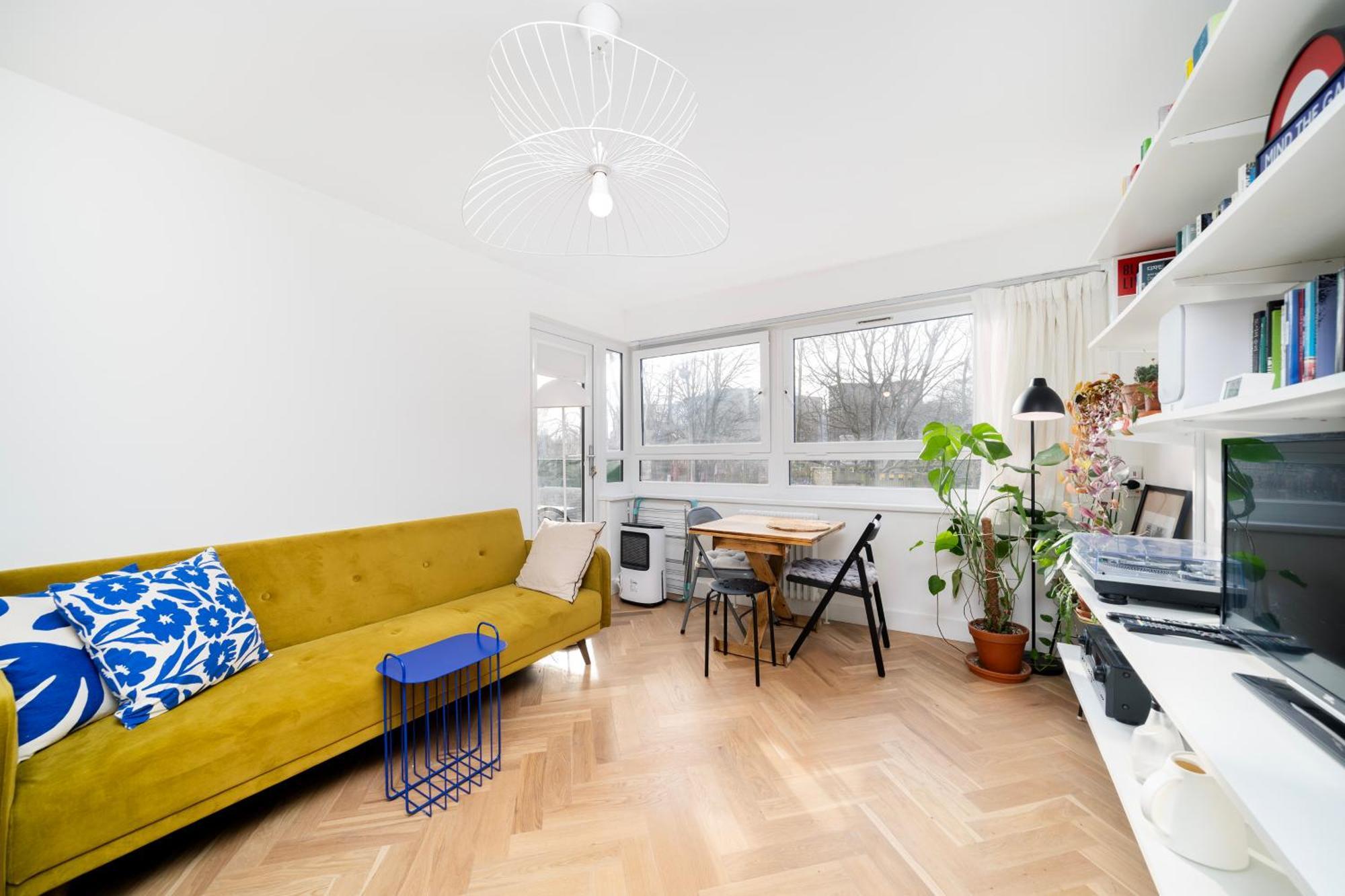 Cozy Double Bedroom At Earlsferry Way Shared Flat Homestay London