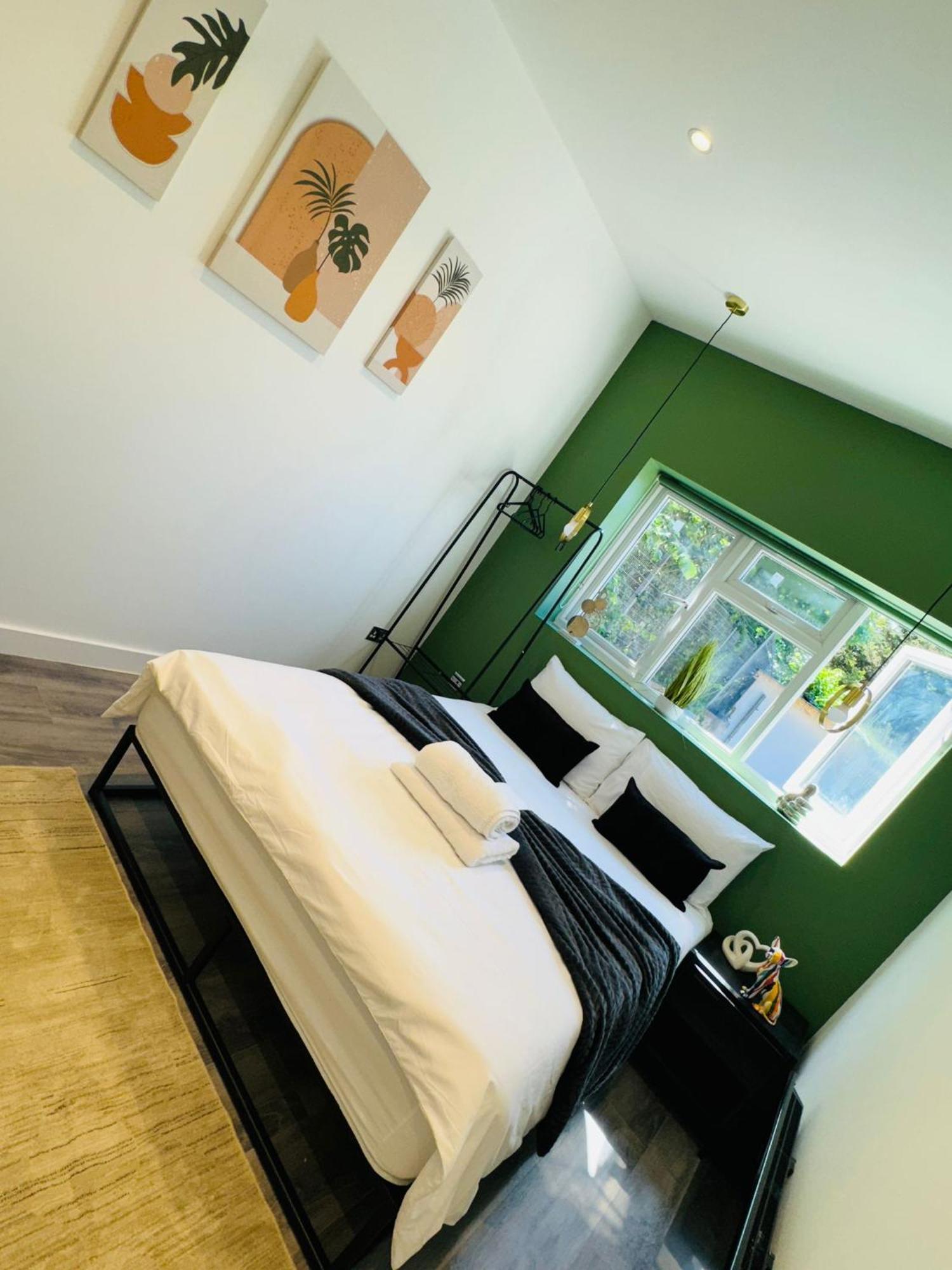 Luxury Flats, Ideal For Tourists Apartment *