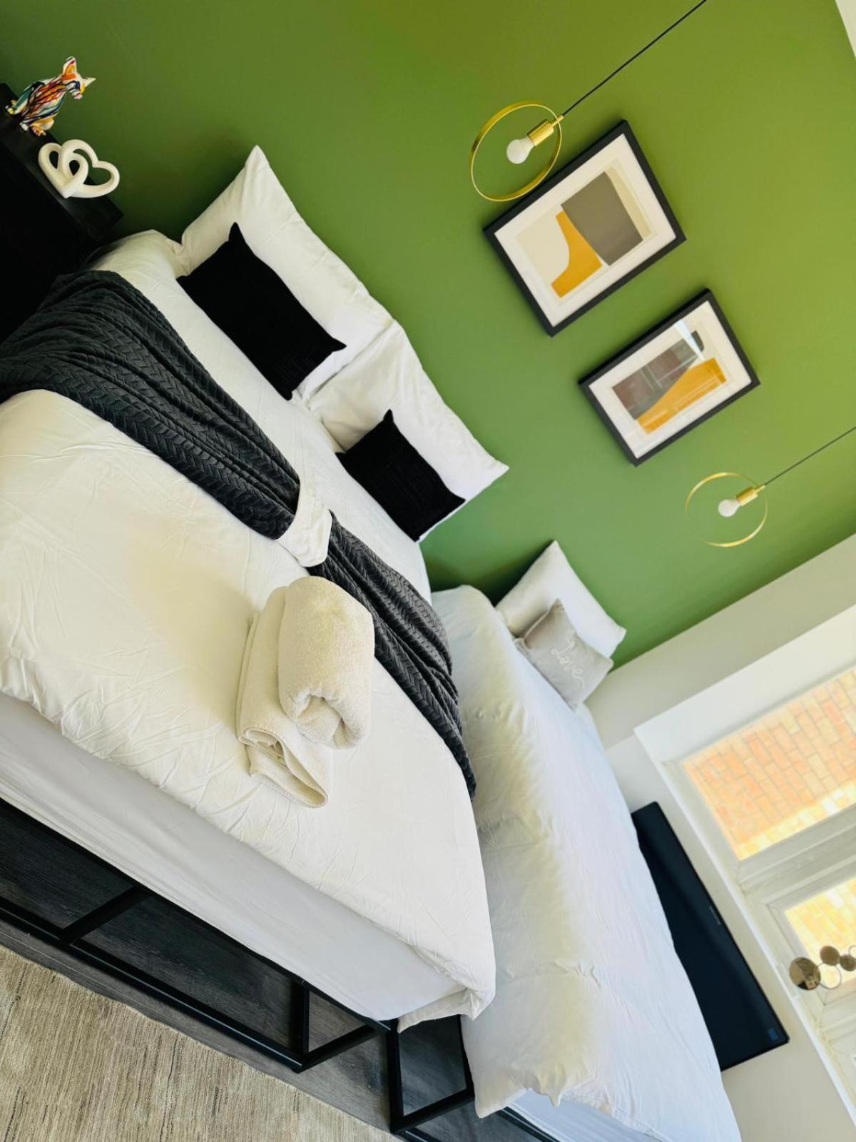 Luxury Flats, Ideal For Tourists Apartment *