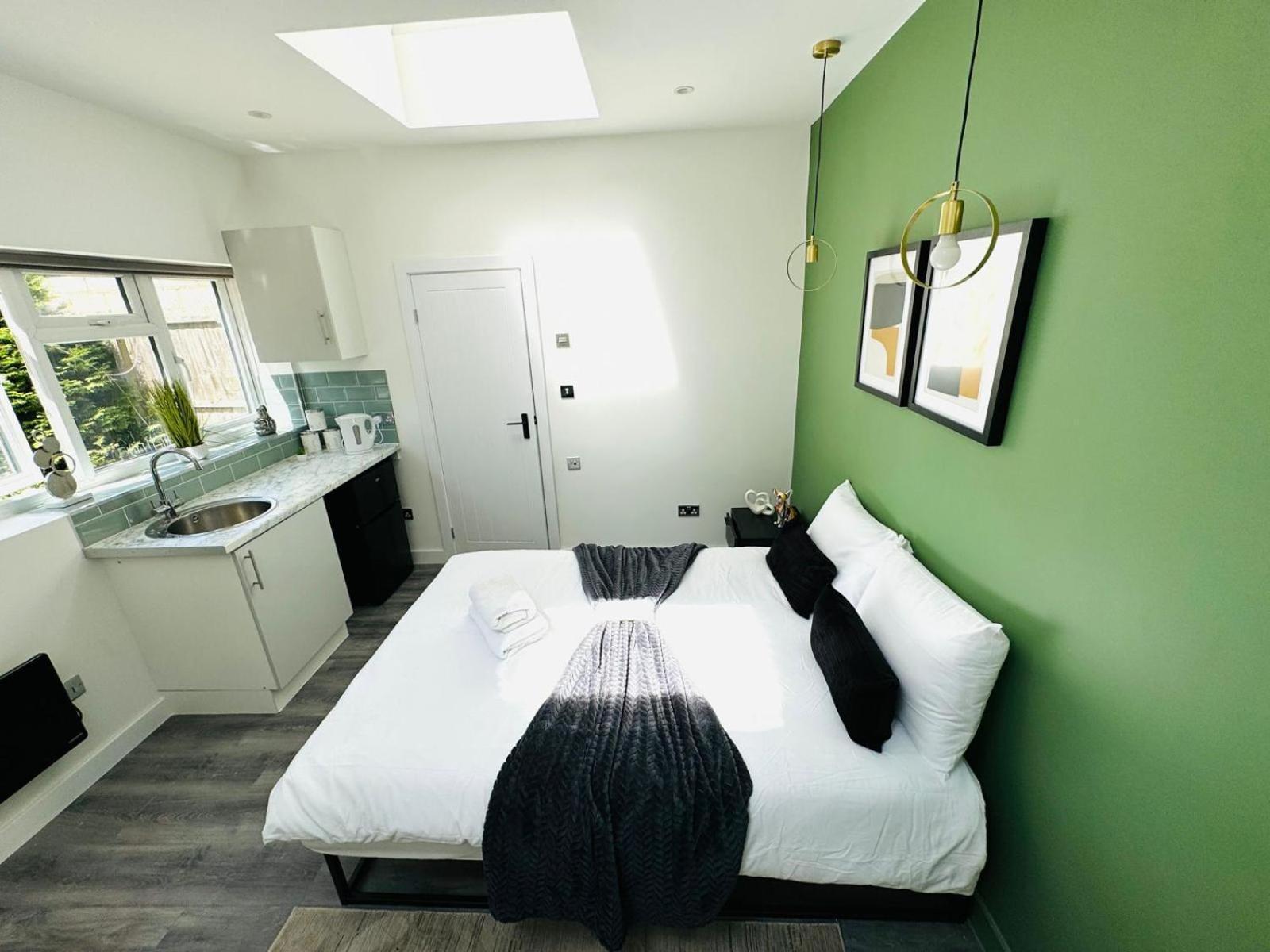 Luxury Flats, Ideal For Tourists Apartment *