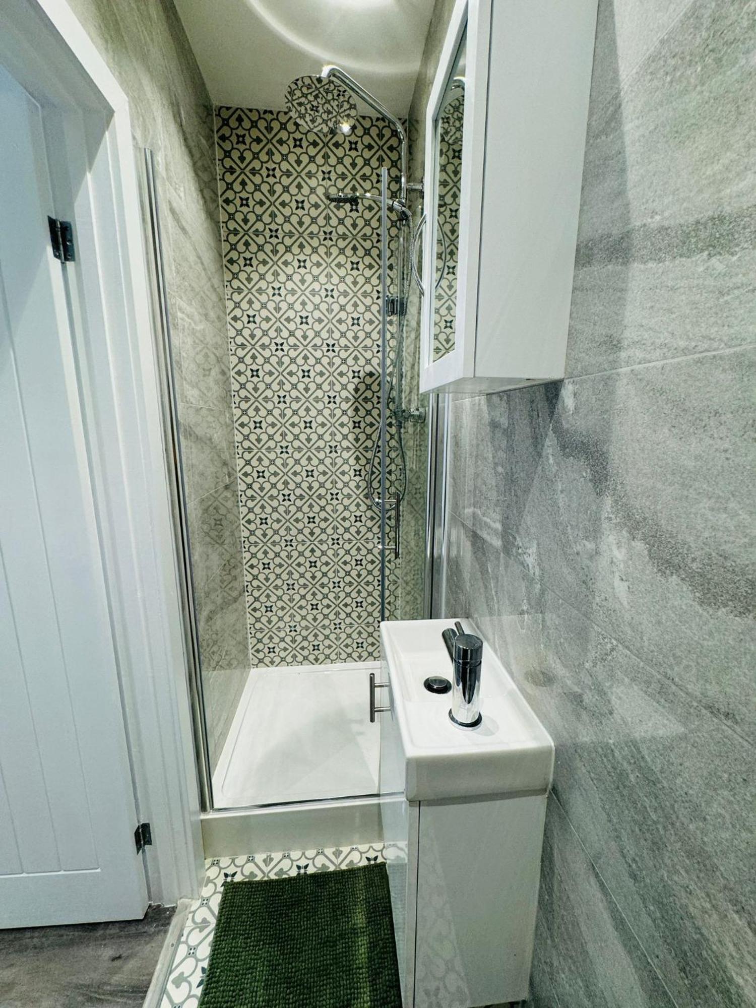 Luxury Flats, Ideal For Tourists * London