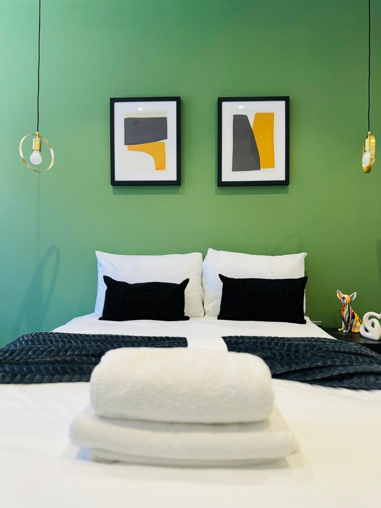 Luxury Flats, Ideal For Tourists * London