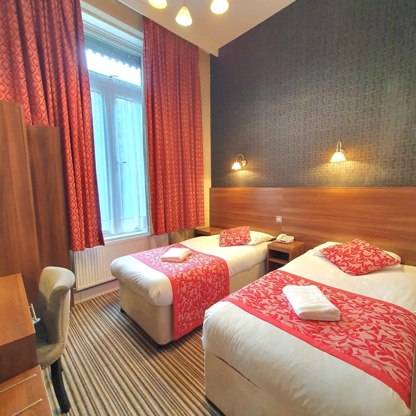 Oliver 3* London