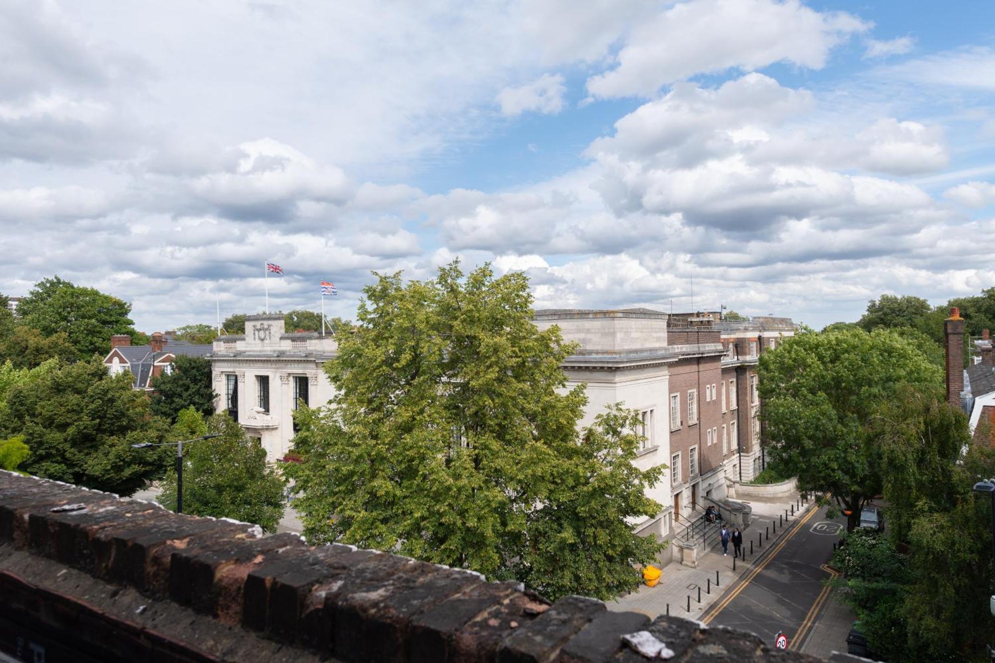 Apartment Modernised 1 And 2 Bedrooms Option Terrace And Balcony High Street *