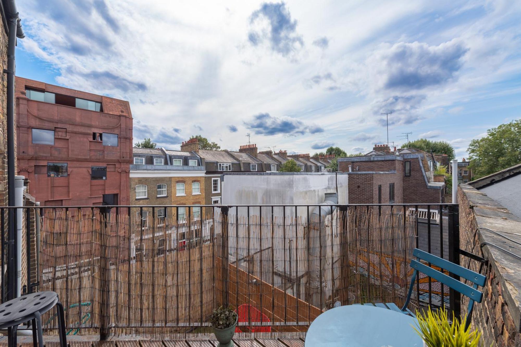 Modernised 1 And 2 Bedrooms Option Terrace And Balcony High Street Apartment London