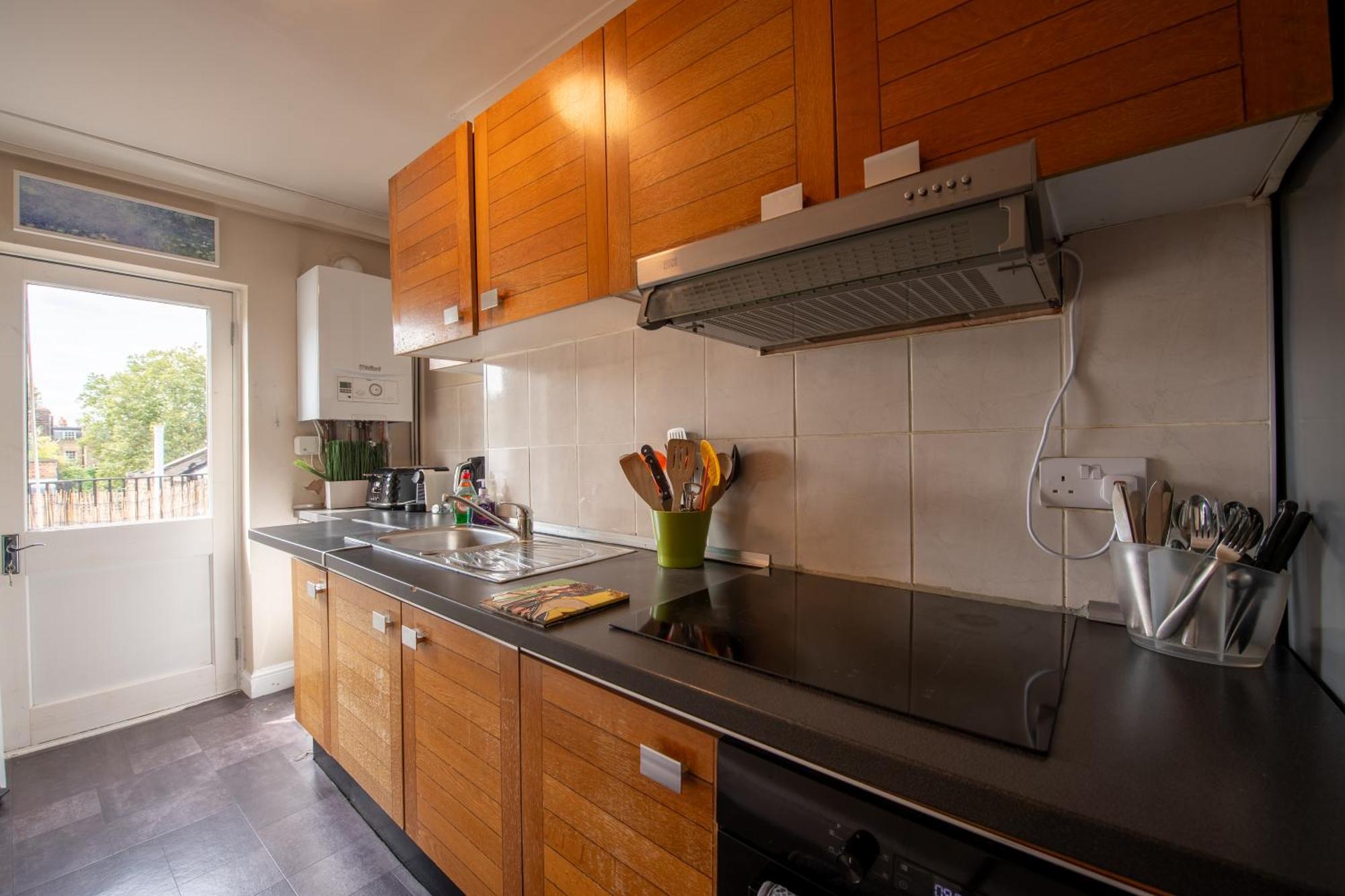 Apartment Modernised 1 And 2 Bedrooms Option Terrace And Balcony High Street