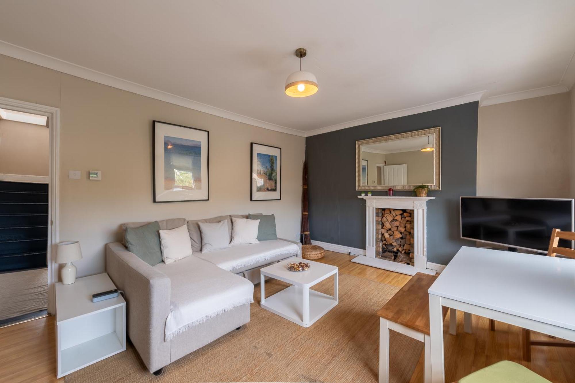 Modernised 1 And 2 Bedrooms Option Terrace And Balcony High Street Apartment London