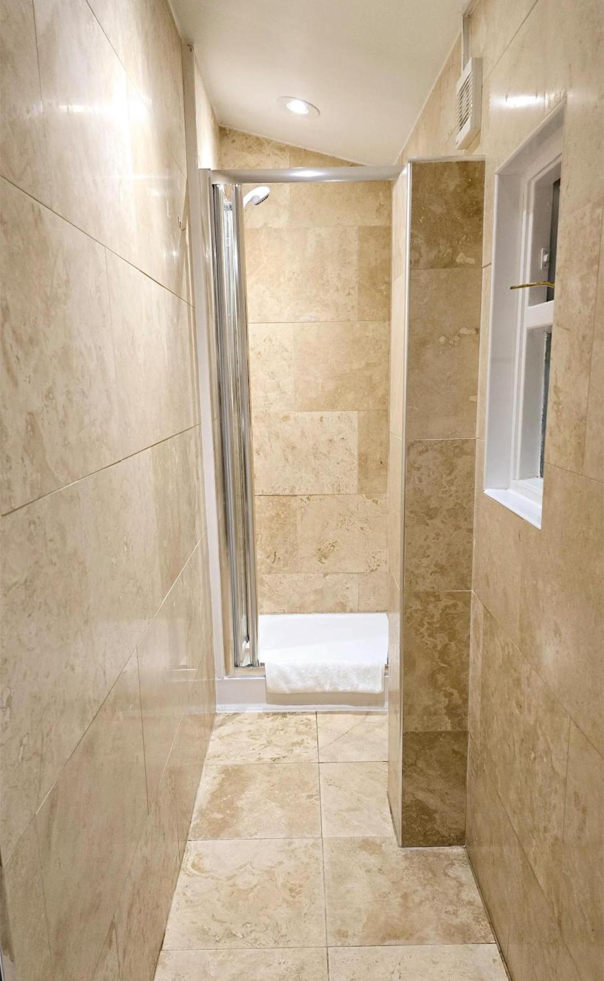 Gorgeous & Modern 2 Bedroom Sleeps Six In Earl's Court Apartamento