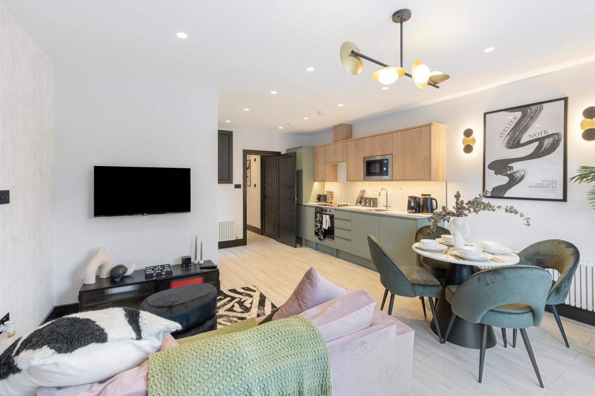 Apartment Unwind In Style 2br With Cozy Backyard For Groups London