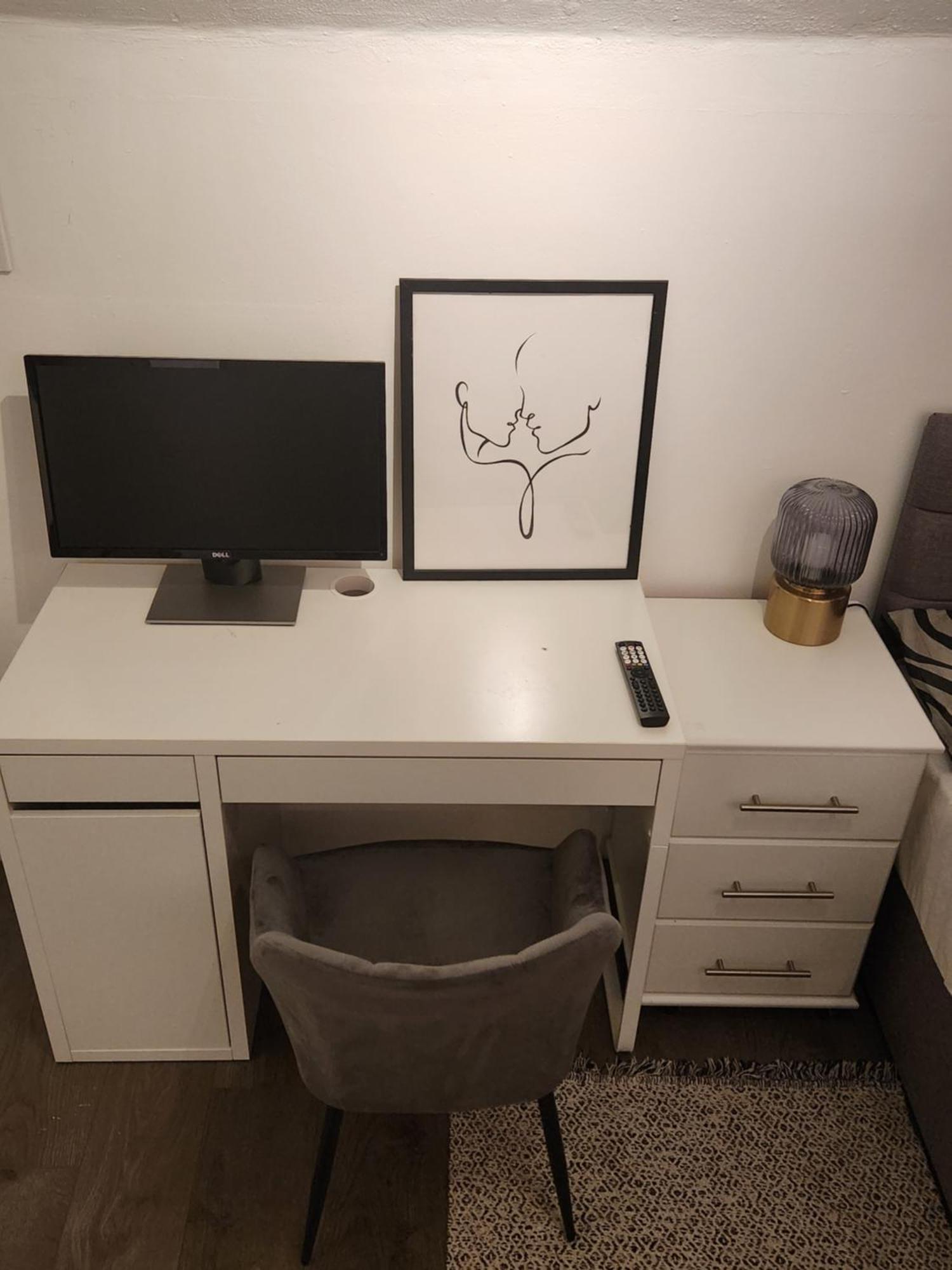 Apartment Flat With Work Station, Monitor, Smart Tv & Netflix London