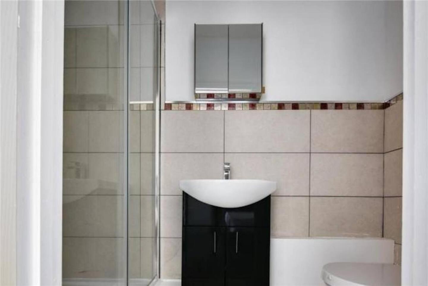 Limehouse Townhomes-4 Bedrooms 3 Bathrooms Garden London