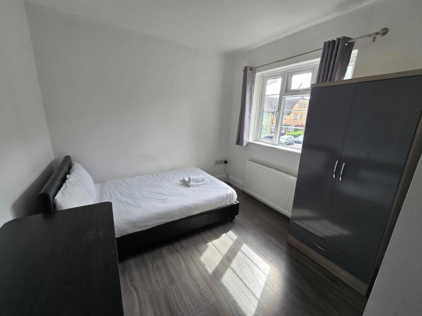 Limehouse Townhomes-4 Bedrooms 3 Bathrooms Garden * London