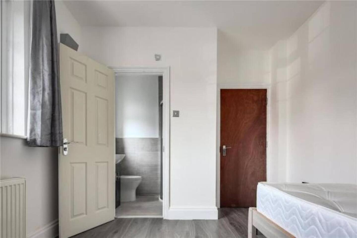 Apartment Limehouse Townhomes-4 Bedrooms 3 Bathrooms Garden