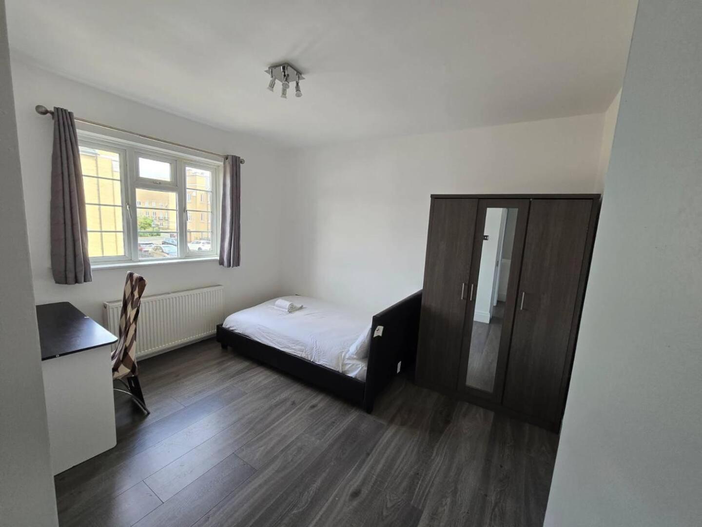 Apartment Limehouse Townhomes-4 Bedrooms 3 Bathrooms Garden *
