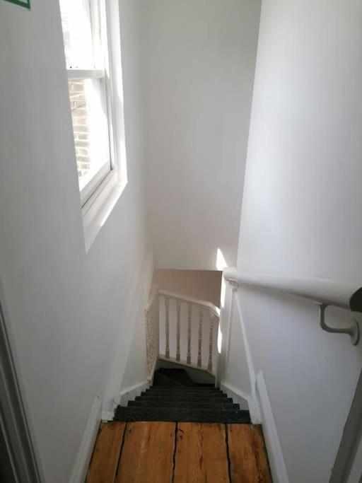 King's Cross Road Private Guest house *