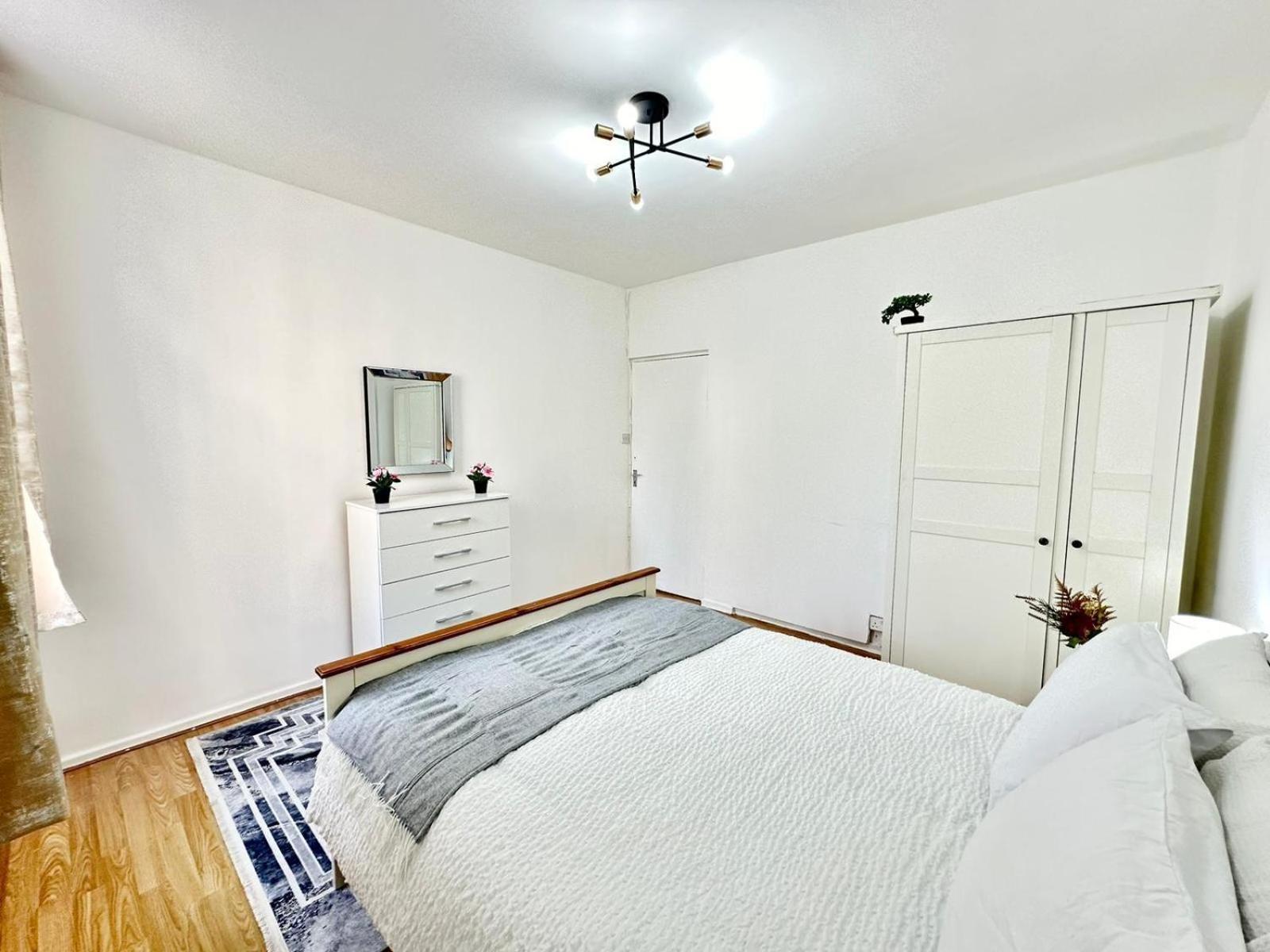 Two Bedroom Near Paddington Station London