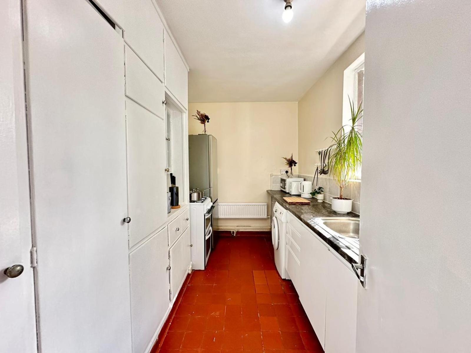 Apartment Two Bedroom Near Paddington Station London