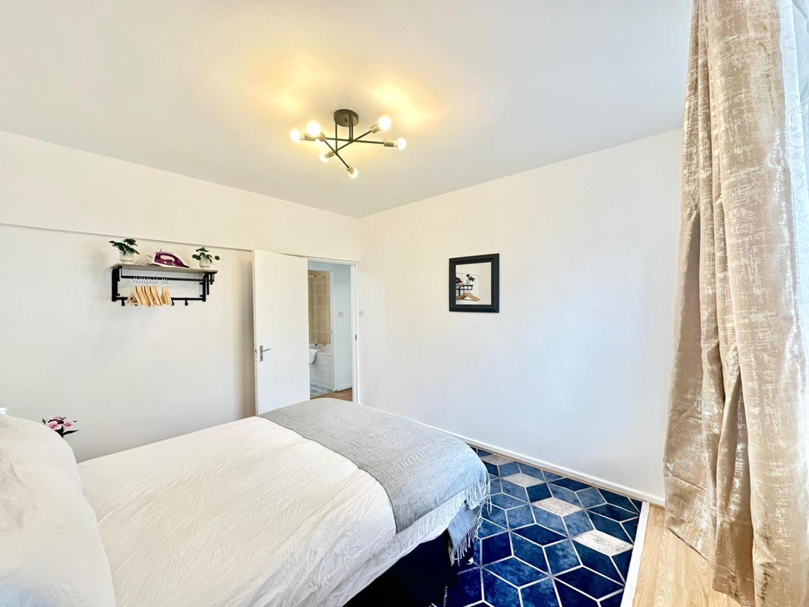 Apartment Two Bedroom Near Paddington Station London