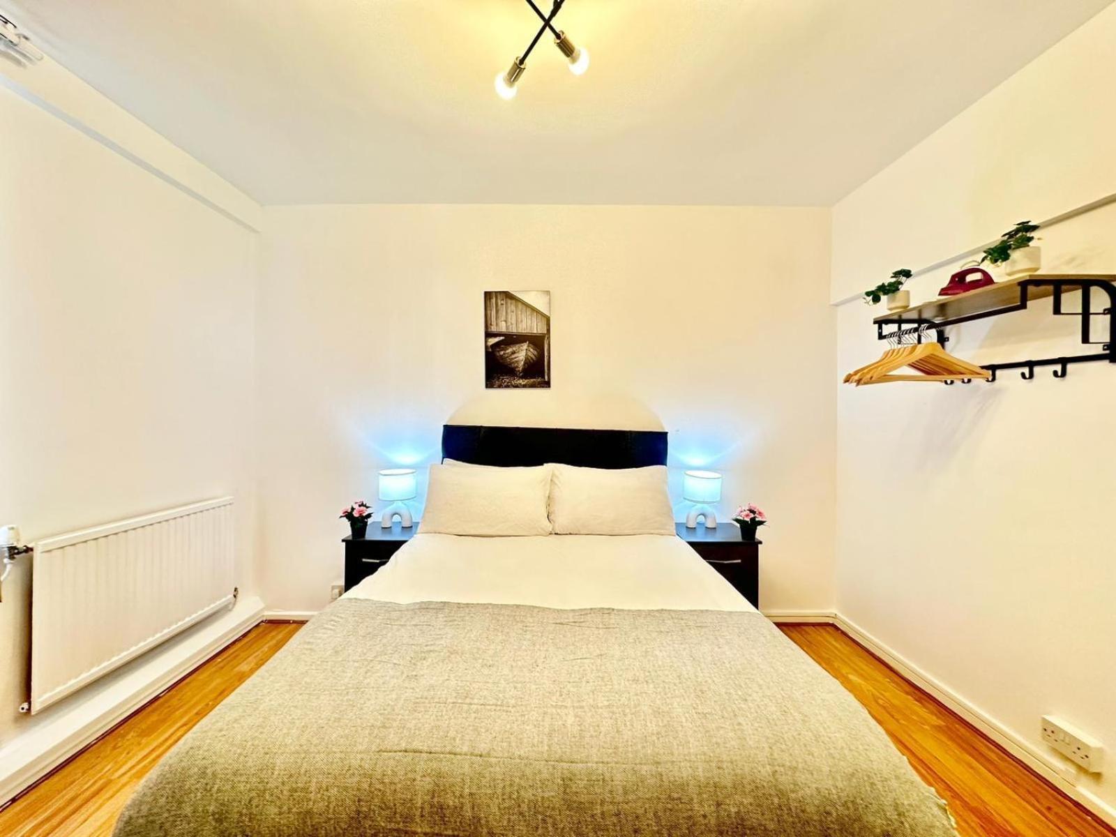 Two Bedroom Near Paddington Station Apartment