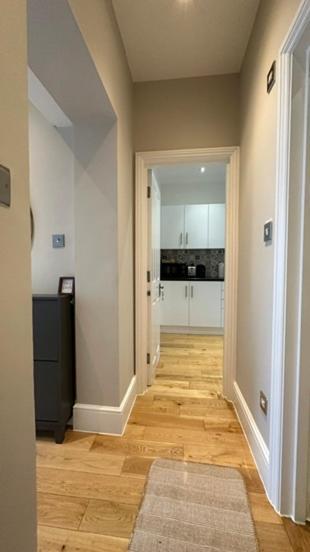 Modern Flat In Apartment *