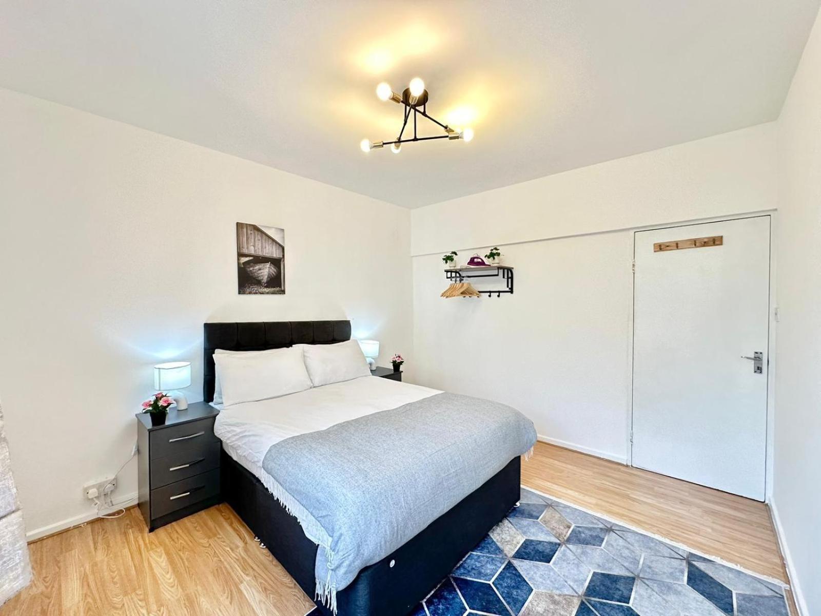 Two Bedroom Near Paddington Station *