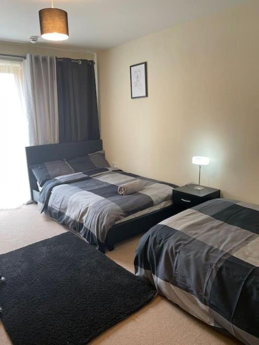 Ferienhaus Two Bedroom House By Brookland Serviced Short Lets With Free Wifi & Parking