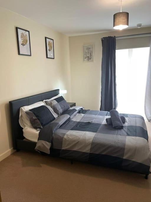 Two Bedroom House By Brookland Serviced Short Lets With Free Wifi & Parking Ferienhaus *
