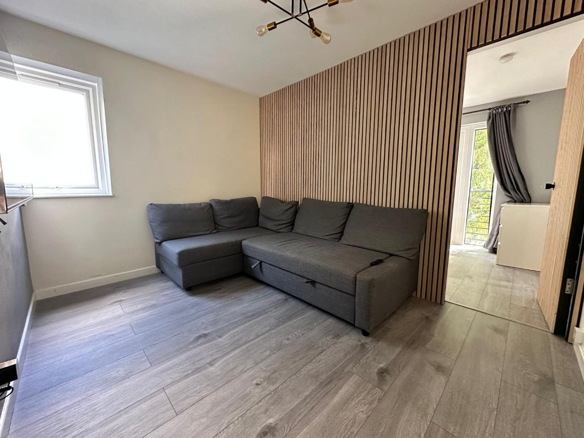 Cosy 2 Bedroom Flat In Manor House Apartment *