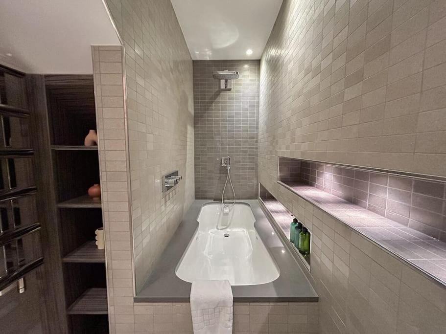 Apartment Stylish And Spacious In Prime London