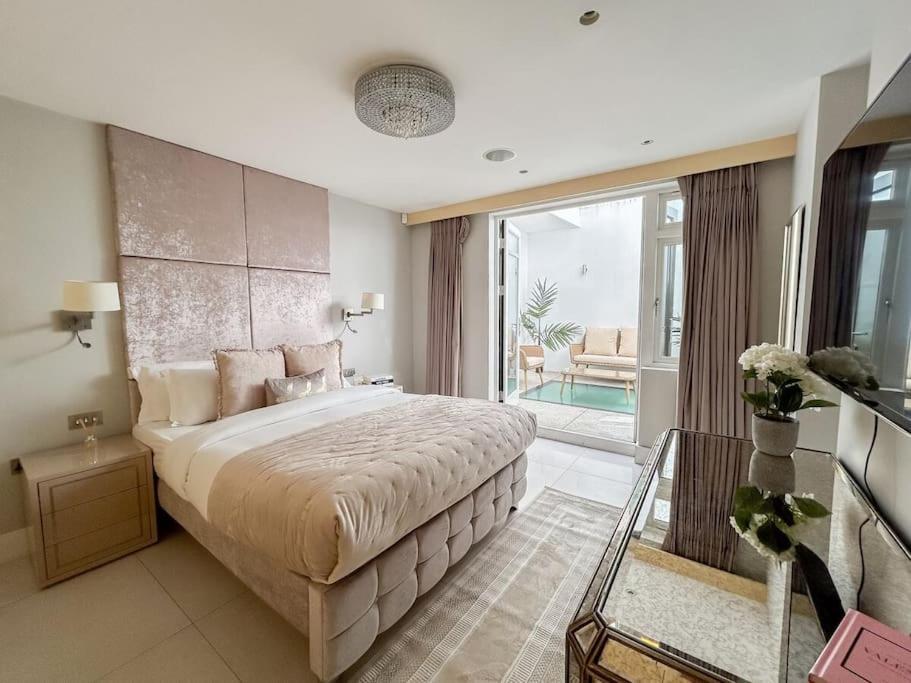Stylish And Spacious In Prime * London