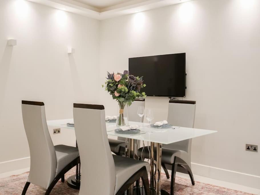Stylish And Spacious In Prime *