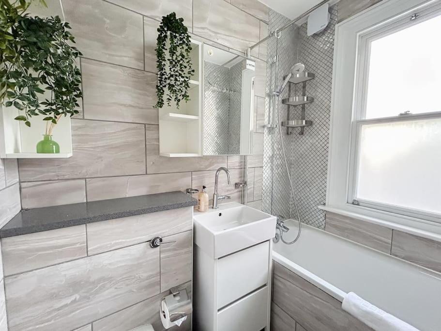 Trendy Hideaway * London