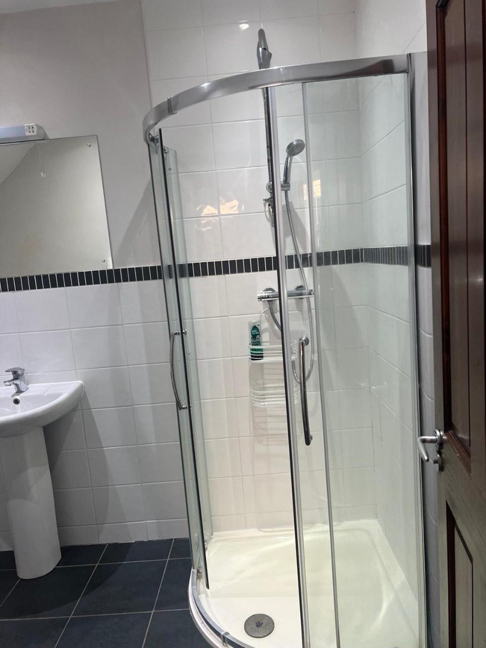 Self Contain With Room, Double Bed, Kitchen London