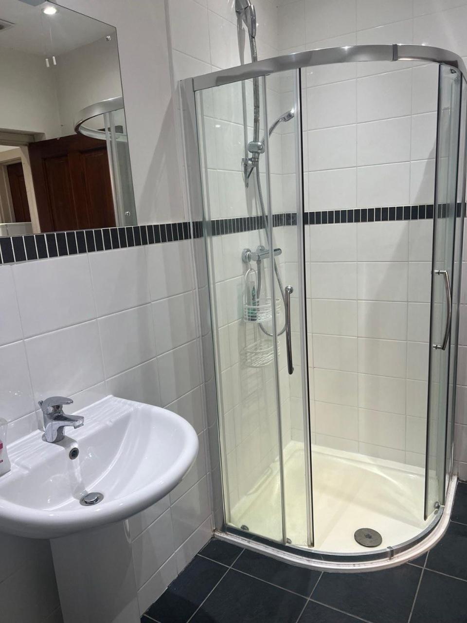 Self Contain With Room, Double Bed, Kitchen London