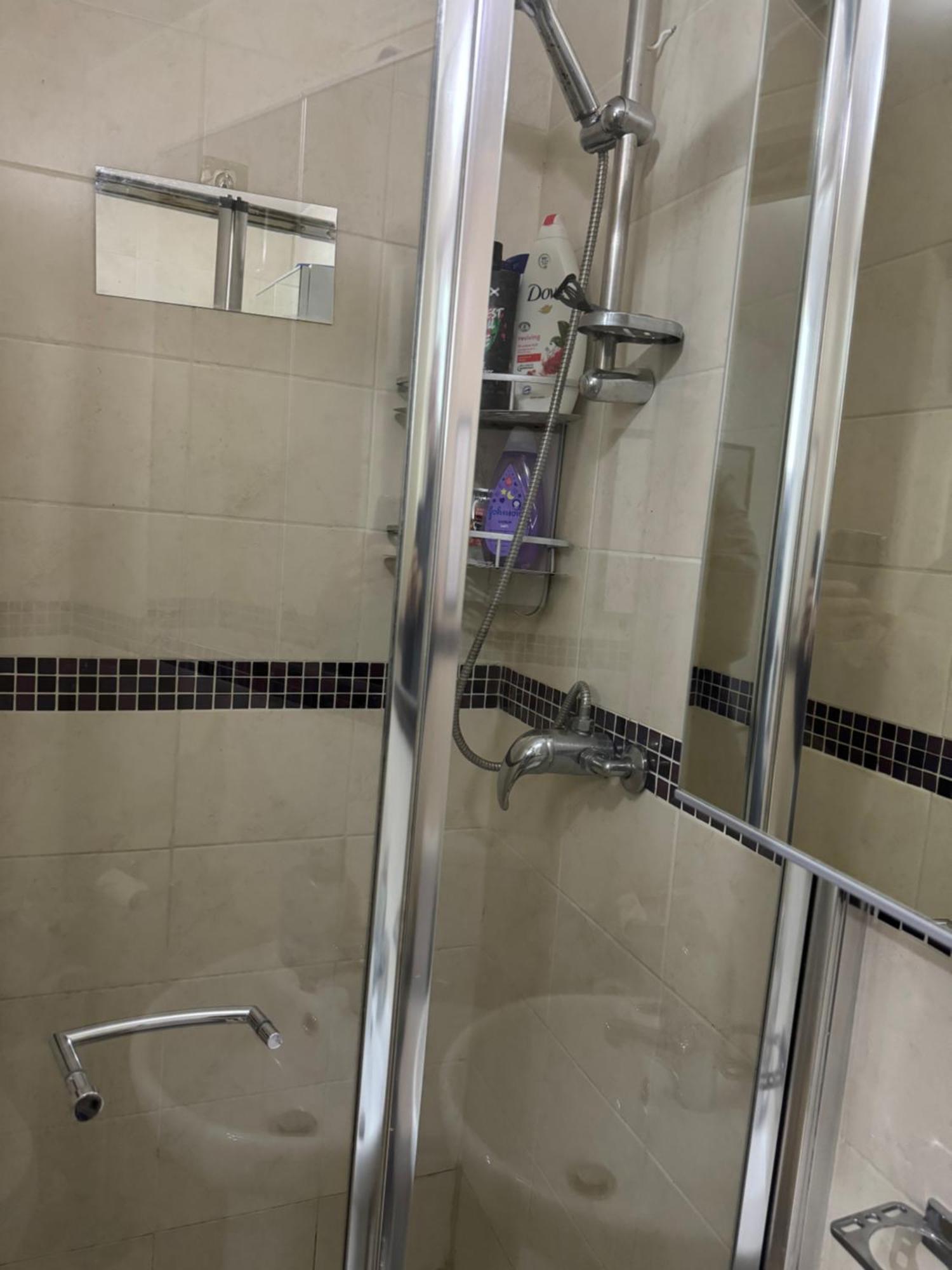 Double Bed With En-suite & Free Parking In Cricklewood Nw2 * Londres
