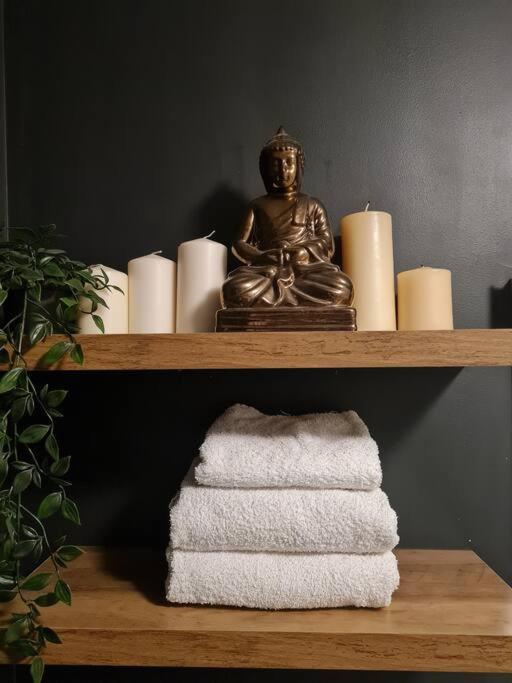 Stylish Near Tower Bridge Apartment