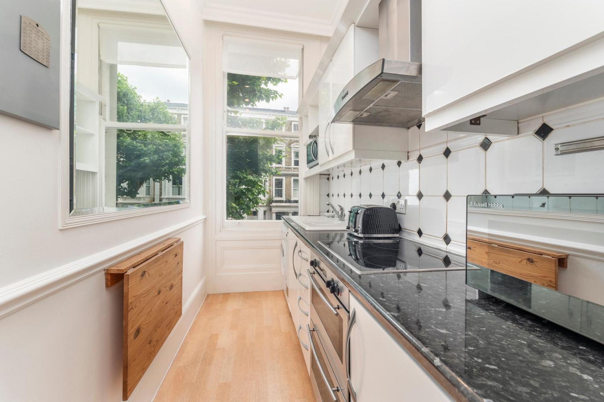 Kensington Luxury Retreat: Spacious 2-bedroom With Prime Location London