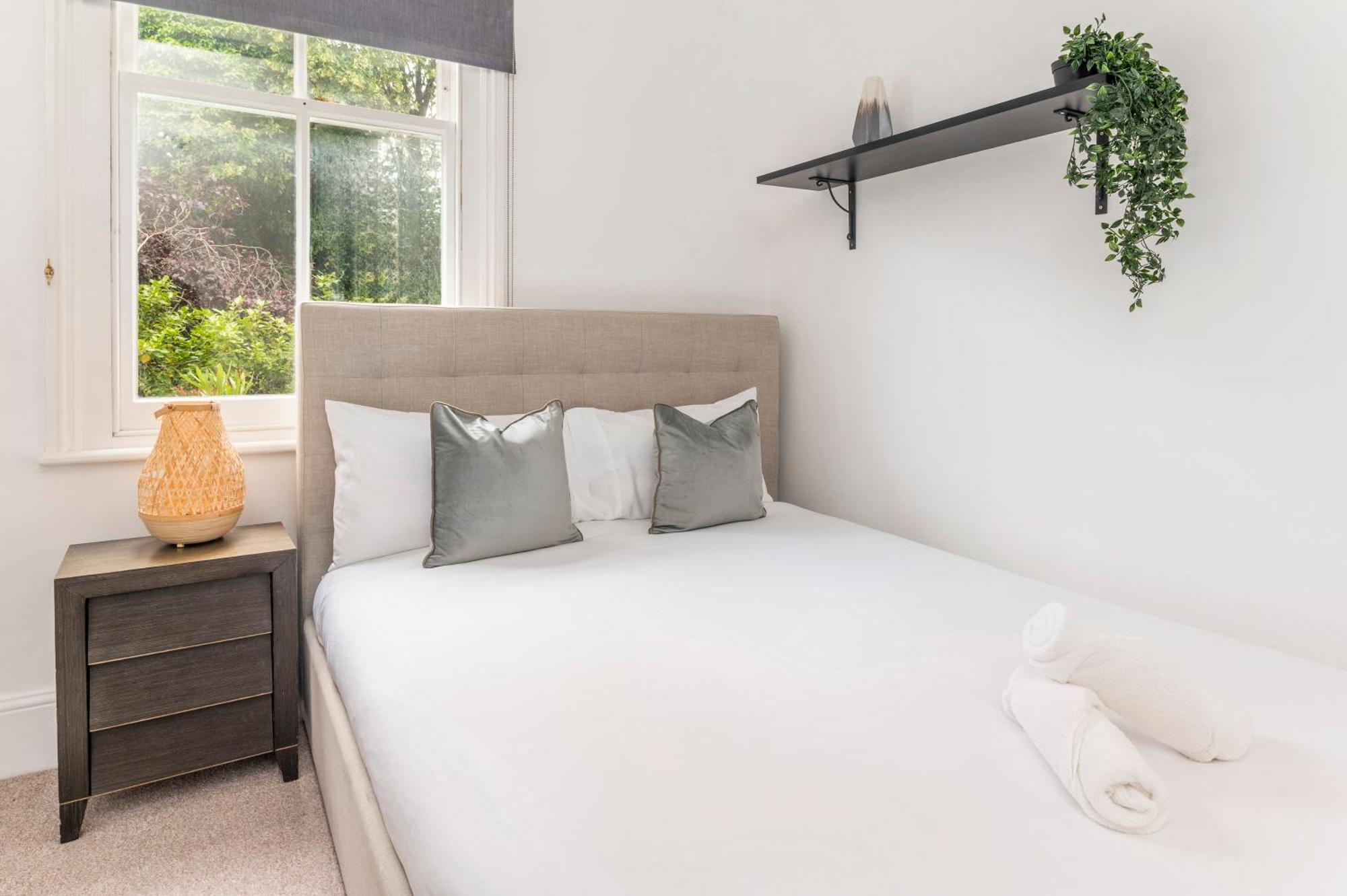 Kensington Luxury Retreat: Spacious 2-bedroom With Prime Location * London