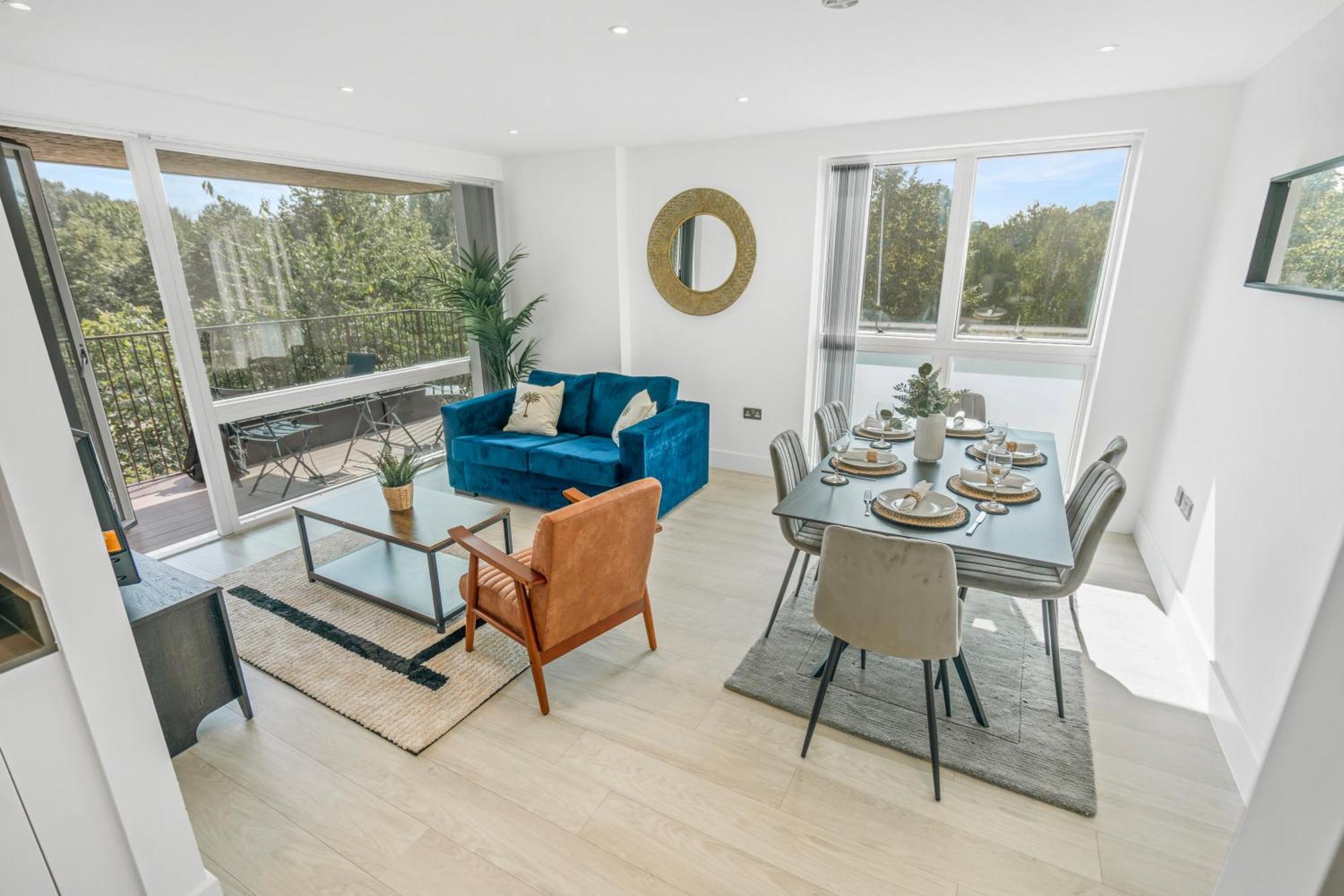 Abodess Near Wembley - 2bdr With Super King, Secure Free Parking & Balcony Views Apartment